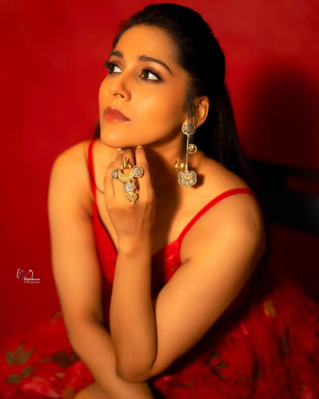 Rashmi Gautam Long Legs Show In Red Gown